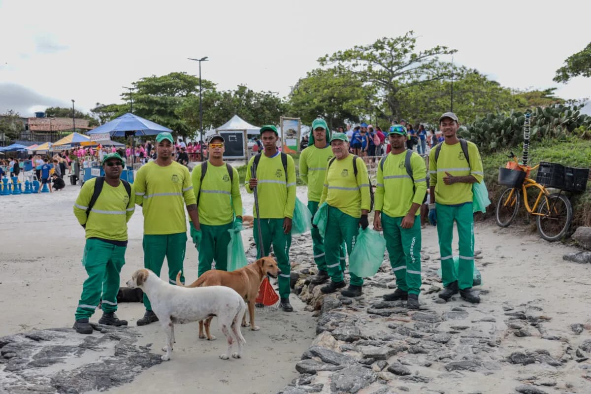 Mutirões retiram mais de 100 kg de lixo de praias de Cabo Frio