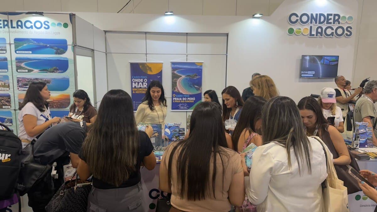 Búzios fortalece promoção turística na ABAV Expo e recebe prêmio de escalas de cruzeiros