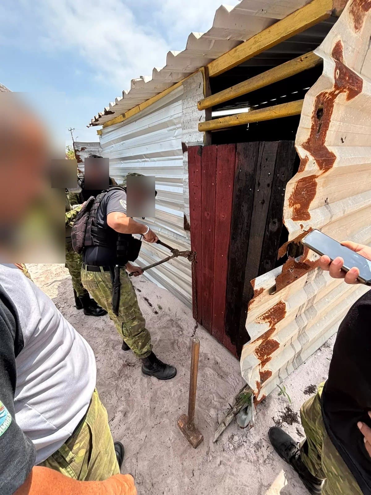 Arraial do Cabo elimina choza y valla en área protegida