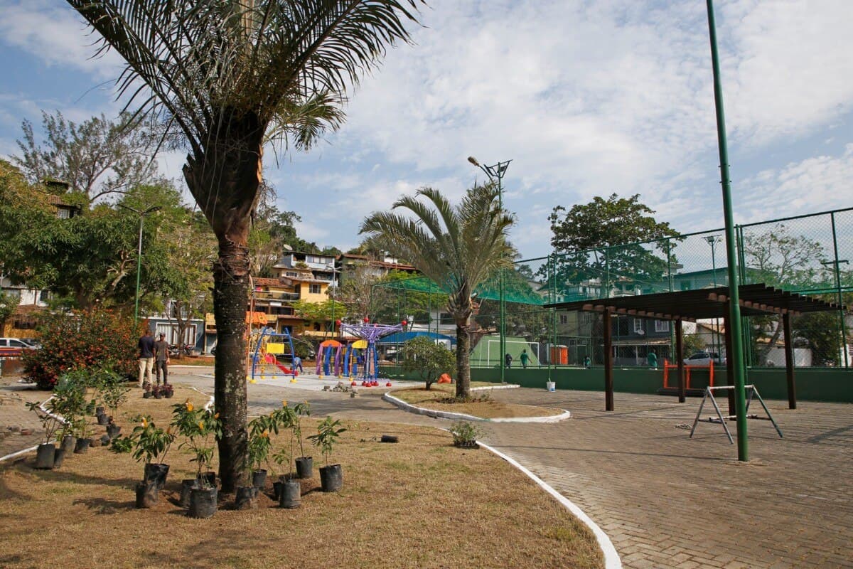 Búzios recebe Feira da Mulher Migrante na Praça dos Ossos