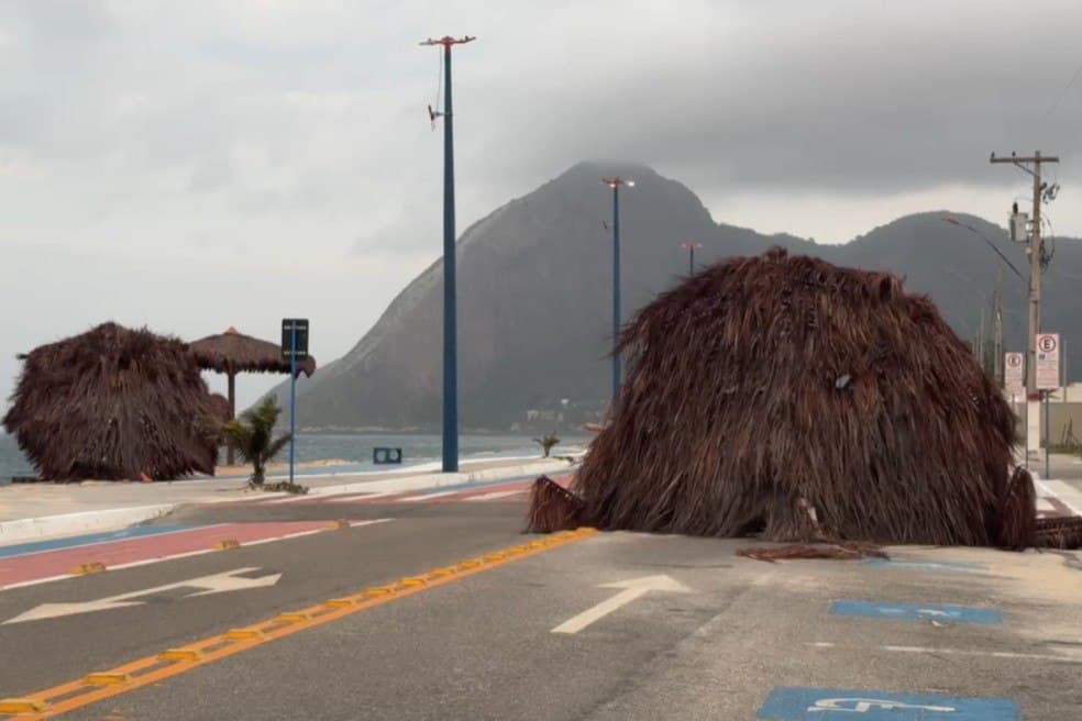 Ventos de 46 km/h danificam escola e orla de Itaipuaçu, em Maricá