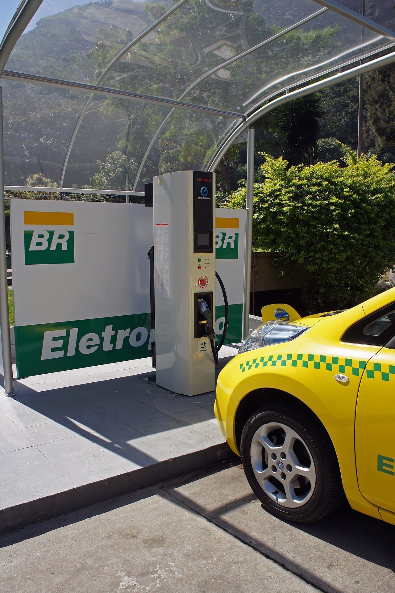 99 lança no Rio aplicativo que reúne redes de recarga de carros elétricos
